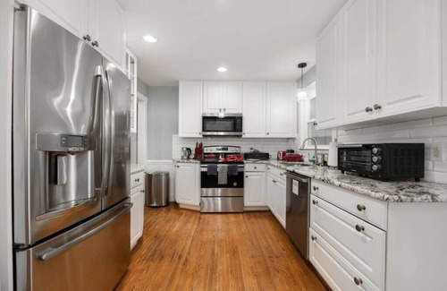 Mount Mourne Villa | "Lakeshore Estate"- Next to Lake Norman, Pool, Incredible Game Room & Hot tub