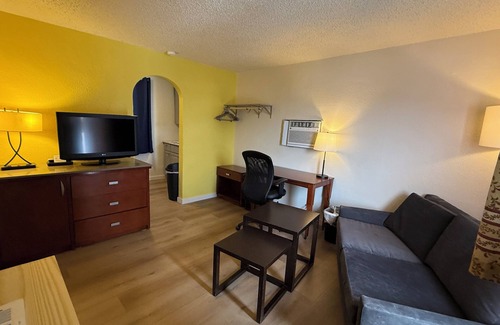 Moses Lake Hotel | Lakeshore Inn Water Front
