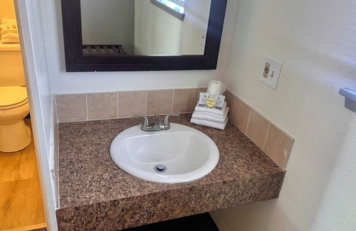 Moses Lake Hotel | Lakeshore Inn Water Front