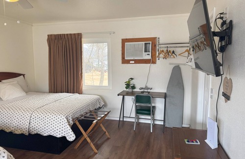 Wofford Heights Hotel | Lakeshore Lodge