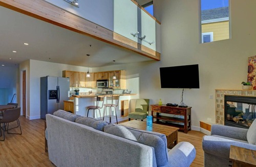 Homer Condo | Lakeshore Lodging Lodge 713