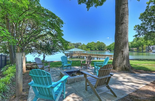 Mount Mourne House | Lakeshore Lookout - Amazing Long Range Views, Pool, Hot Tub, Fire Pit, Theatre Room and much more!