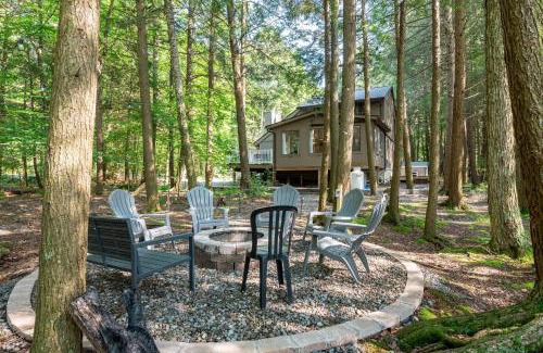Blakeslee House | Lakeshore Oasis by AvantStay Private Beach Views Hot Tub Volleyball