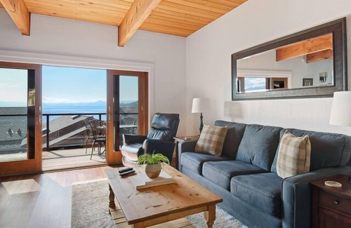 Crystal Bay House | Lakeshore Terrace Delight | Beaches
