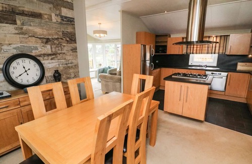 South Lakeland Leisure Village Cottage | Lakeside 12