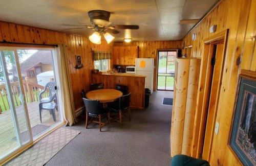 Ray House | Lakeside 2 Bedroom Pelican Cabin On Kab