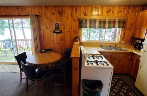 Ray House | Lakeside 2 Bedroom Pelican Cabin On Kab