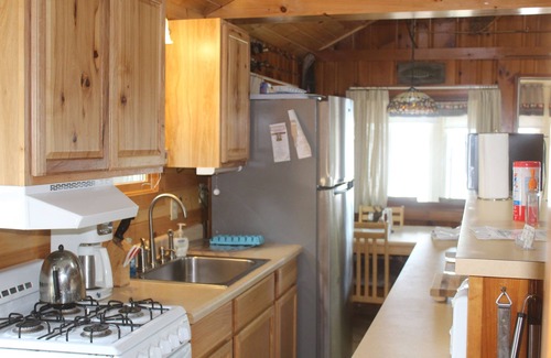 Naples Cottage | Lakeside 2-bedroom w/AC sleeps 5. Quiet Beach in lovely Naples.