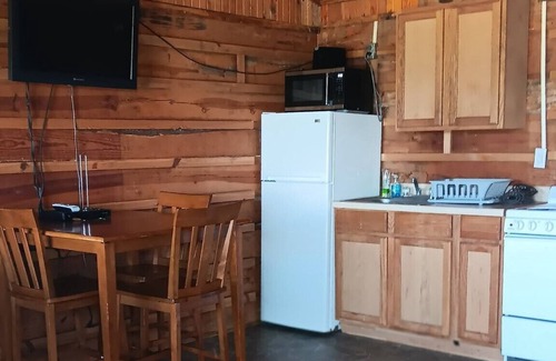 Madill Hotel | Lakeside 2BR Suite | Cozy & Comfortable Hotel Room at Texoma Shores Resort