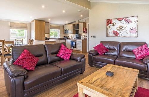 Woodhall Spa Ski Chalet | Lakeside 3 Pet Friendly