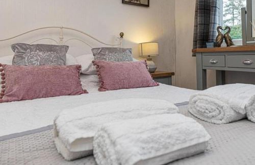 Bont Newydd Ski Chalet | Lakeside 77 at Glan Gwna holiday park