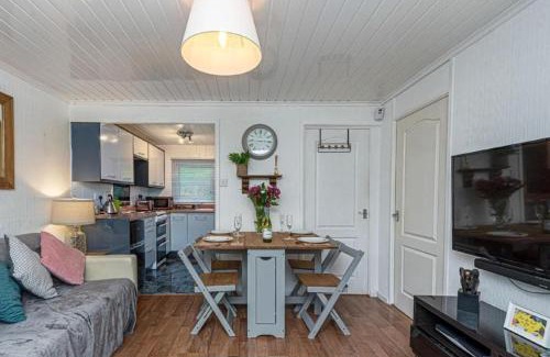 Bont Newydd Ski Chalet | Lakeside 77 at Glan Gwna holiday park