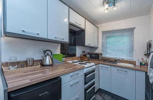 Bont Newydd Ski Chalet | Lakeside 77 at Glan Gwna holiday park