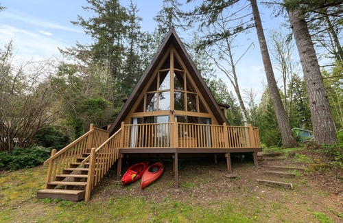 Burley House | Lakeside A-frame for families, grannies and new kayakers