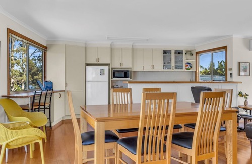Merimbula Apartment | Lakeside Apartment- By the water edge