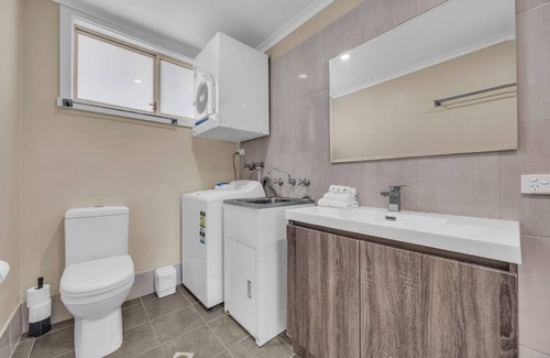 Bega Valley Shire Council Cabin | Lakeside Apartments - Ground floor