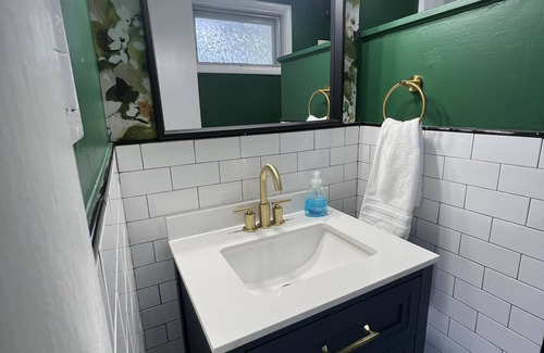 Northville Cabin | Lakeside - Art Deco Unique Motel Room Close to Great Hiking Trails