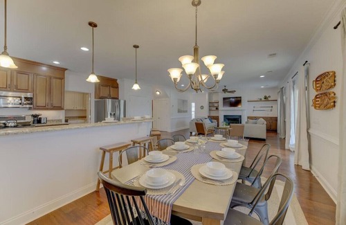 Prosperity House | Lakeside at Bedford - 5BR | 5BA| Waterfront