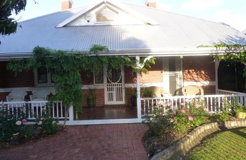 West Leederville Bed & Breakfast | Lakeside Bed & Breakfast