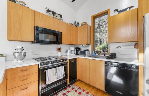 Monterey House | Lakeside Berkshire's Escape