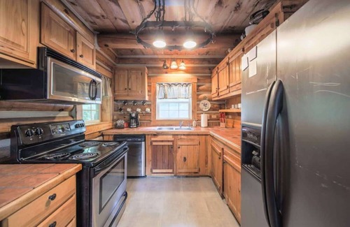 Mars Hill House | Lakeside Cabin - 2 Fireplaces-Hot Tub~Sauna~Games