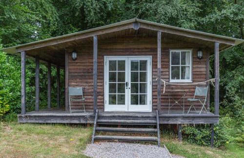 Honiton House | Lakeside Cabin