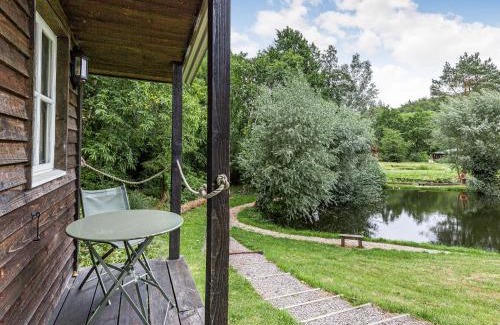 Honiton House | Lakeside Cabin