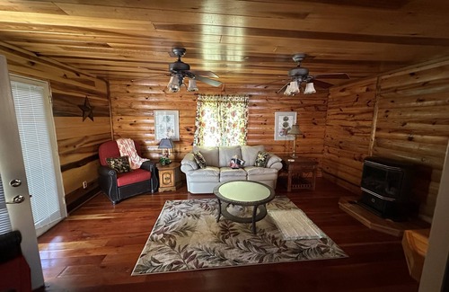 Buchanan Cabin | Lakeside Cabin in Peaceful Cypress Bay on Kentucky Lake
