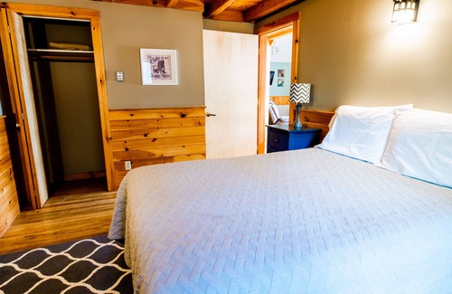 Caratunk Cabin | Lakeside cabin nestled along the shores of Wyman Lake.
