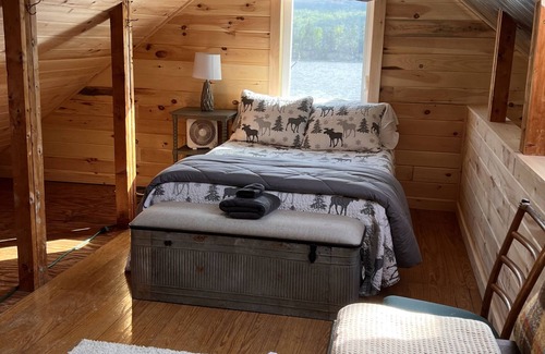 Rangeley Plantation Cabin | Lakeside cabin