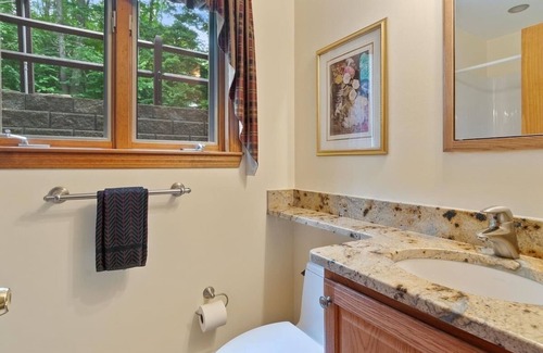 Barnstead Ski Chalet | Lakeside Charm, Private Beach, Gun Stock, Locke Lake, all season memories