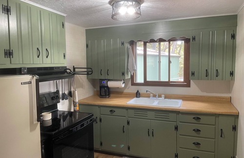 Crivitz Cottage | Lakeside, charming 2-bedroom cottage in fantastic Crivitz with WiFi