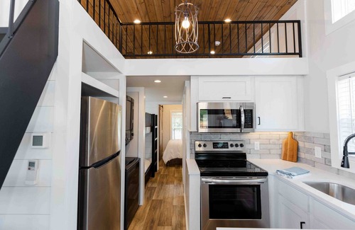 Lincoln House | Lakeside Chic: Stylish Family Tiny Home Retreat #1