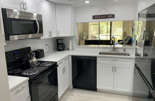 South Bradenton Condo | Lakeside Condo at Shorewalk, Bradenton. IMG, Beaches & Restaurants Nearby