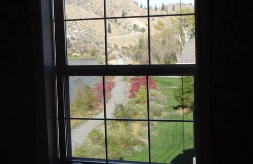 Okanagan-Similkameen Condo | Lakeside corner penthouse 2 bedroom 2 bathroom Sleeps up to 6 & has an elevator.