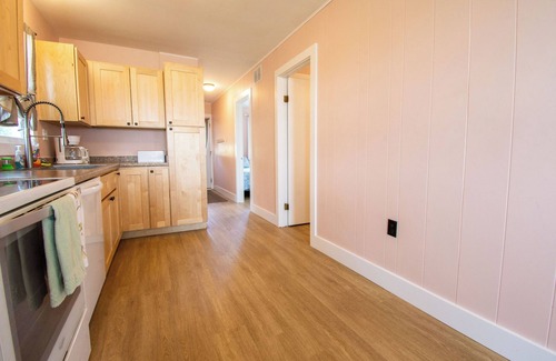 Frankfort Cottage | Lakeside Cottage #2, Waterfront on Upper Herring Lake, AC, Kayaks, SUPs, Rowboat