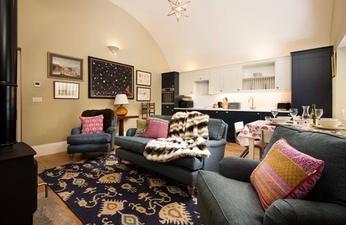 Capheaton Cottage | Lakeside Cottage, Alice in Capheaton, Northumberland - sleeping 4 guests in two bedrooms
