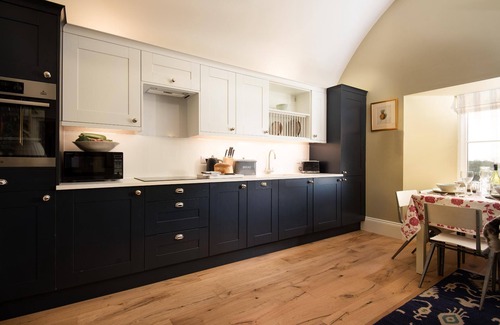 Capheaton Cottage | Lakeside Cottage, Alice in Capheaton, Northumberland - sleeping 4 guests in two bedrooms
