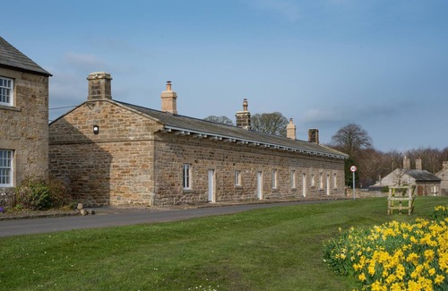 Capheaton Cottage | Lakeside Cottage, Emily in Capheaton, Northumberland - sleeping 2 guests in one bedroom