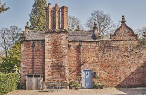 Nantwich House | Lakeside Cottage