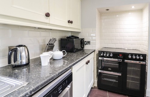 Cwm-y-glo Cottage | LAKESIDE COTTAGE, pet friendly, character holiday cottage in Llanrug