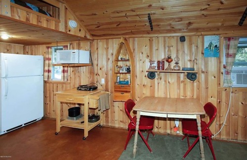 Allegan House | Lakeside Cottage & Private Cabin