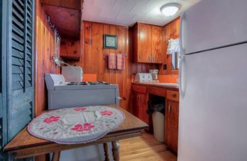 Holderness Cottage | Lakeside Cottage with Kitchen