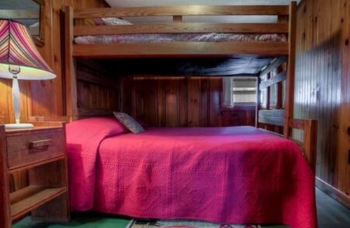 Ashland Cottage | Lakeside Cottage with Kitchen