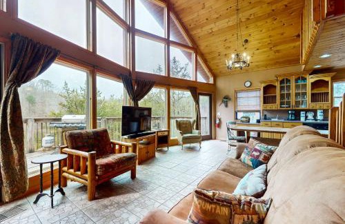 Sevierville House | Lakeside Dreams