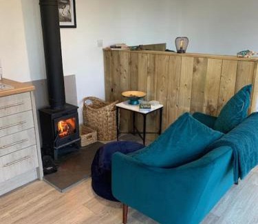 Pershore Cabin | Lakeside Eco Lodge- 'Heron'
