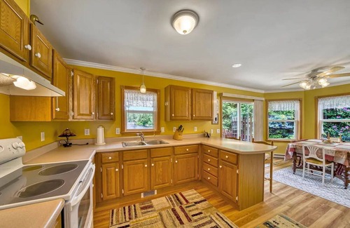 Stoddard House | Lakeside Escape - 4BR/2BA Retreat 2hrs from Boston