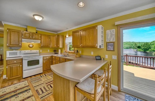 Stoddard House | Lakeside Escape - 4BR/2BA Retreat 2hrs from Boston