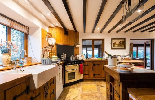 Endon Cottage | Lakeside Escape, stone countryside cottage