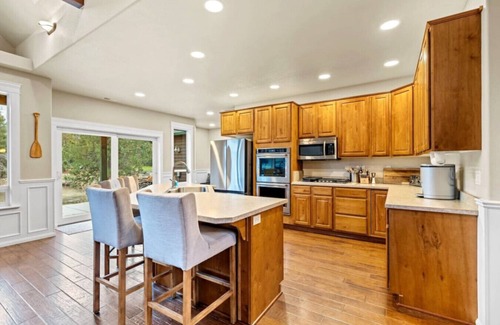 Sagle House | Lakeside Escape Waterfront w/Hot Tub + MTN Views!
